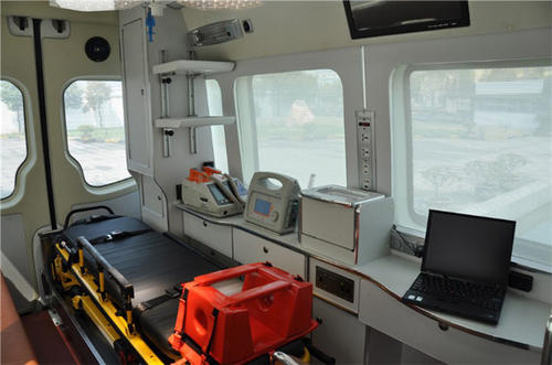 贞丰县救护车内部